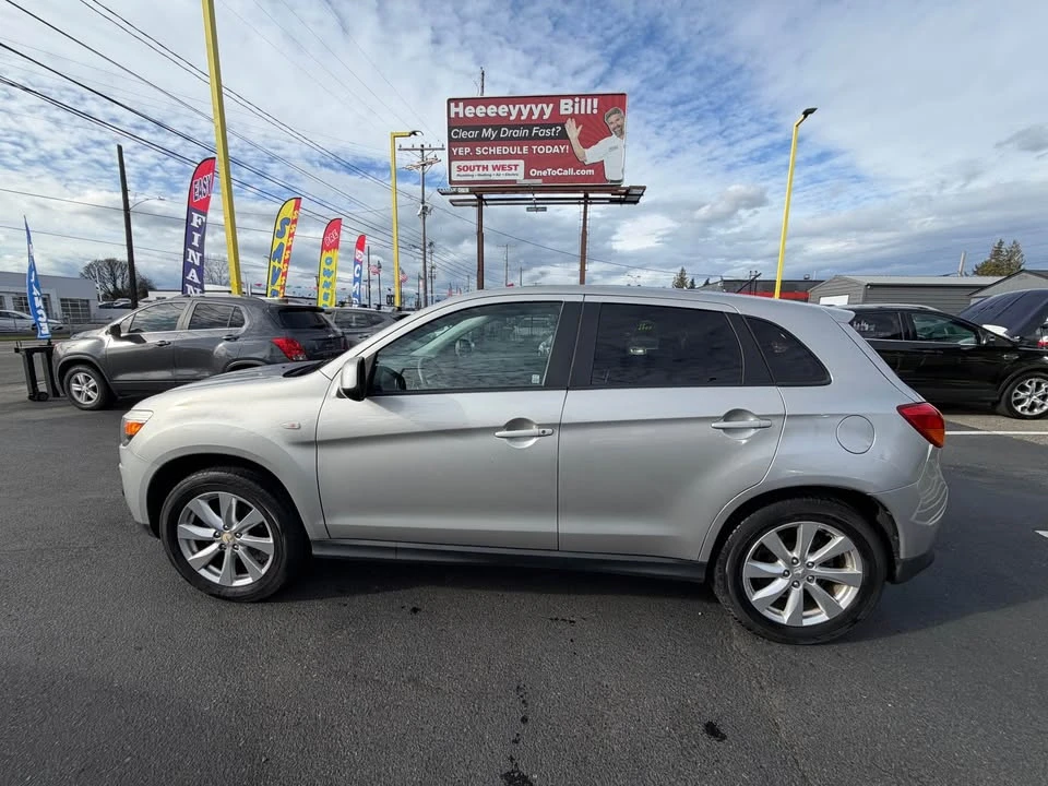 2013 Mitsubishi Outlander - Image 8 of 20