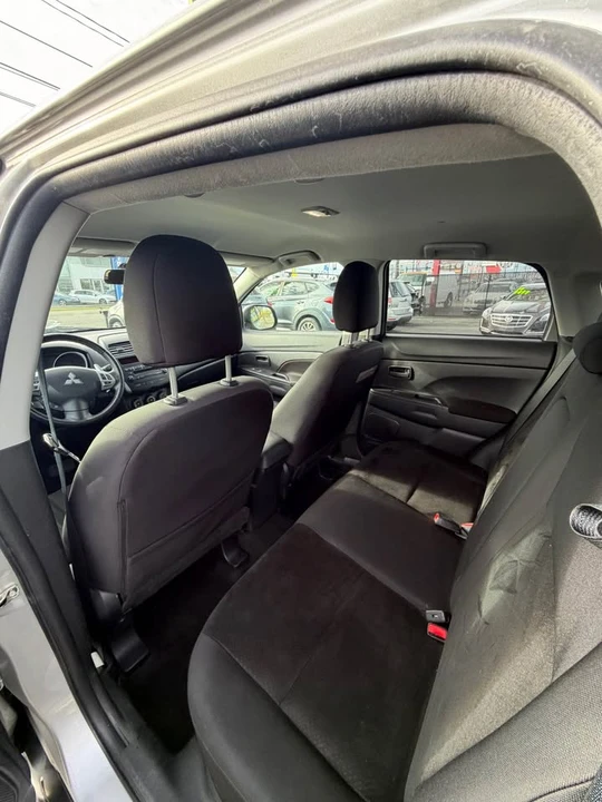 2013 Mitsubishi Outlander - Image 11 of 20
