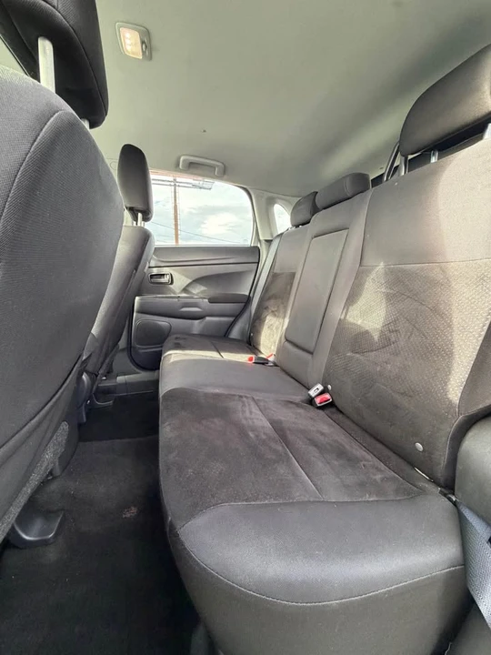 2013 Mitsubishi Outlander - Image 10 of 20
