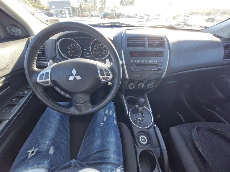 2013 Mitsubishi Outlander - Image 10 of 12