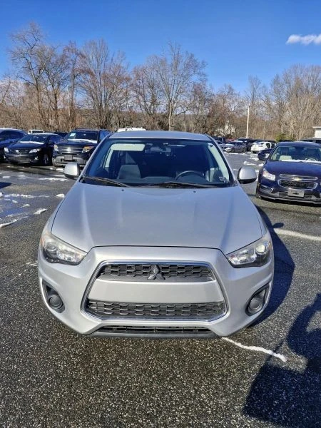 2013 Mitsubishi Outlander - Image 2 of 12