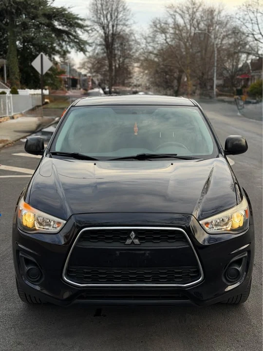 2013 Mitsubishi Outlander - Image 2 of 17