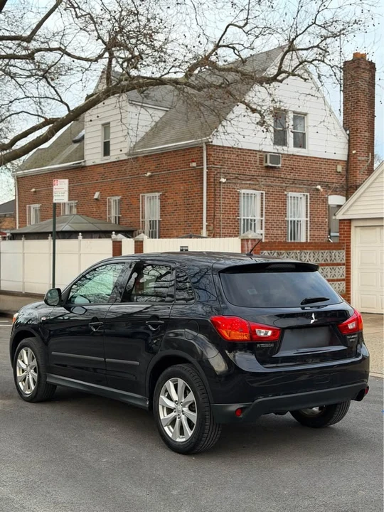 2013 Mitsubishi Outlander - Image 7 of 17