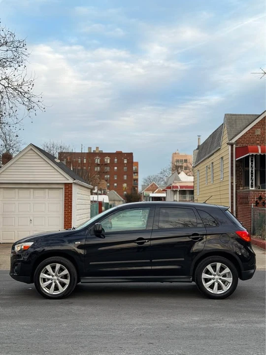 2013 Mitsubishi Outlander - Image 8 of 17