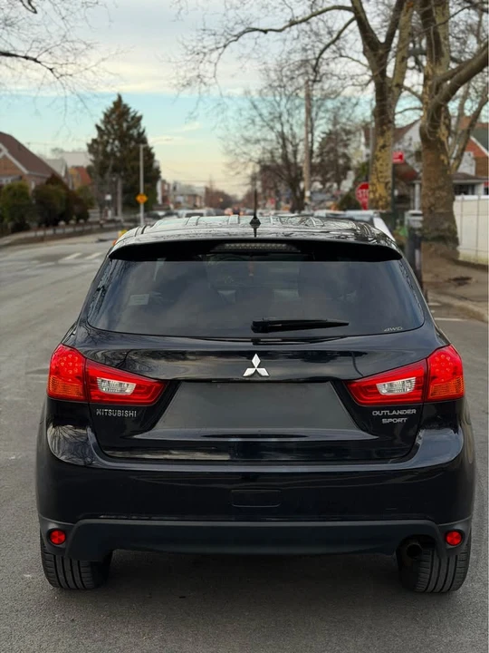 2013 Mitsubishi Outlander - Image 6 of 17
