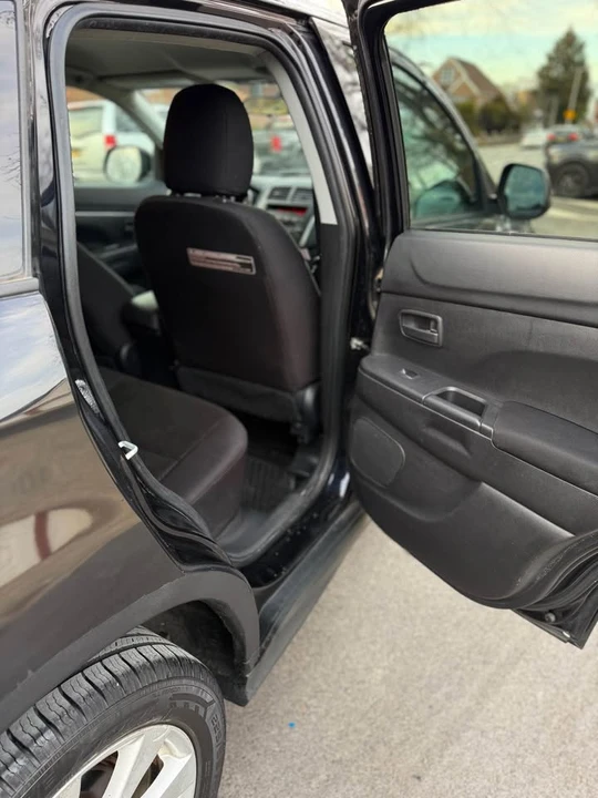 2013 Mitsubishi Outlander - Image 11 of 17
