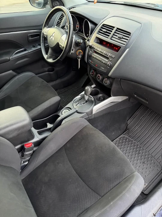 2013 Mitsubishi Outlander - Image 14 of 17