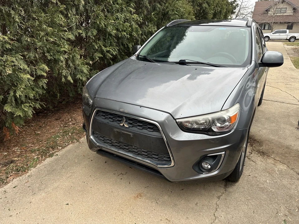 2013 Mitsubishi Outlander - Image 2 of 14
