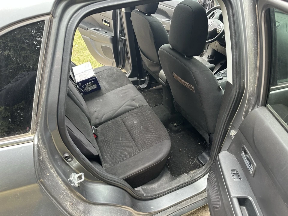 2013 Mitsubishi Outlander - Image 12 of 14