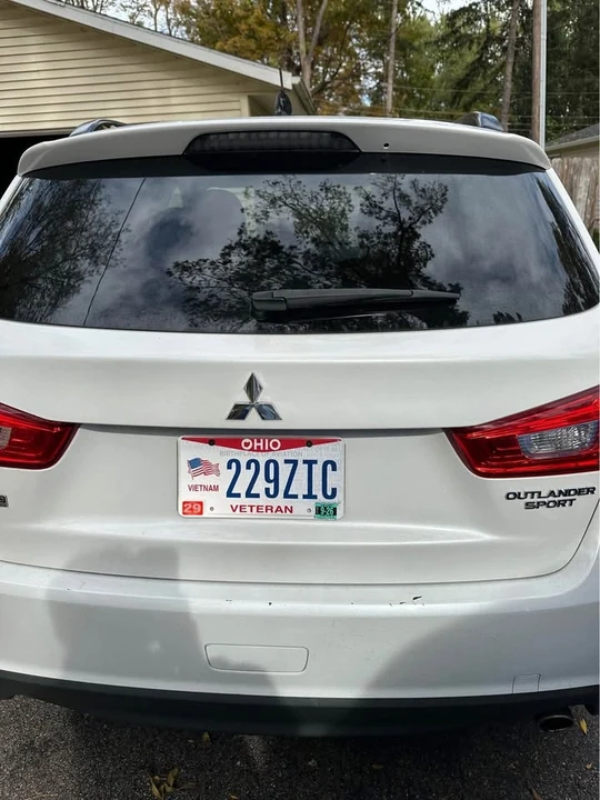 2013 Mitsubishi Outlander - Image 2 of 7