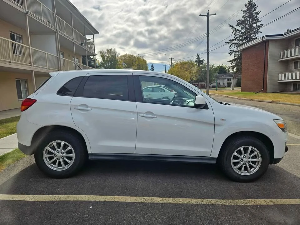 2013 Mitsubishi RVR - Image 5 of 10