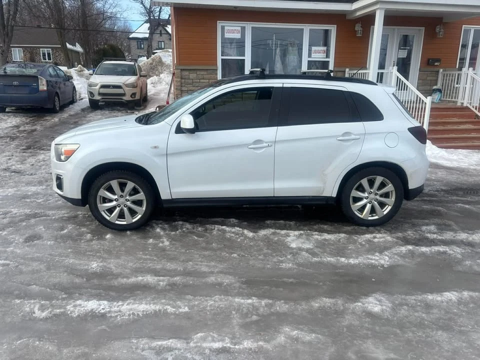 2013 Mitsubishi RVR - Image 2 of 12