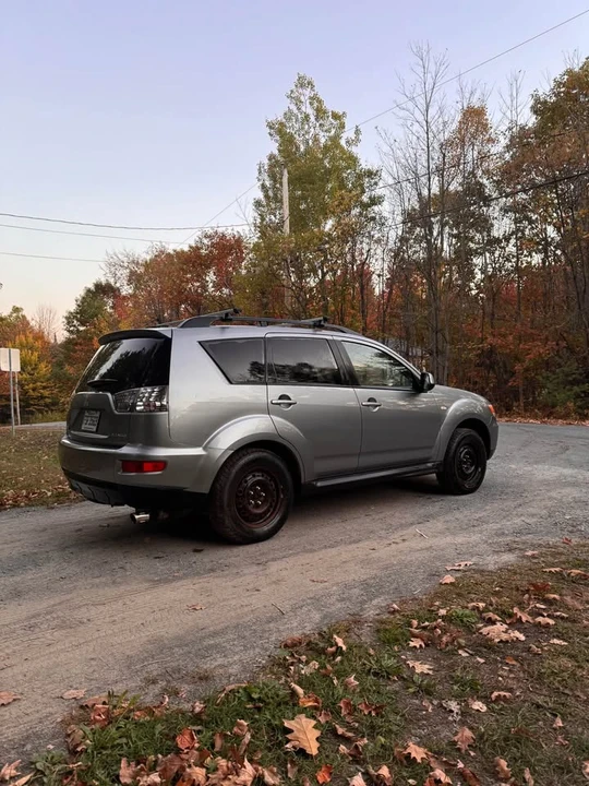 2013 Mitsubishi Outlander - Image 3 of 9