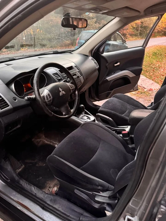 2013 Mitsubishi Outlander - Image 9 of 9