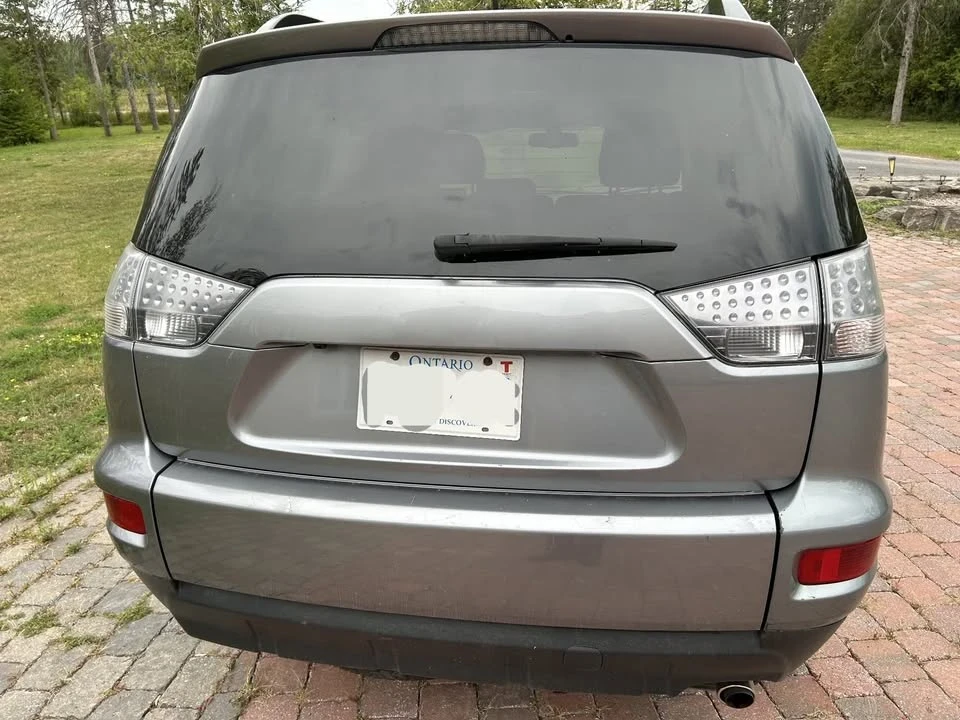 2013 Mitsubishi Outlander - Image 2 of 10
