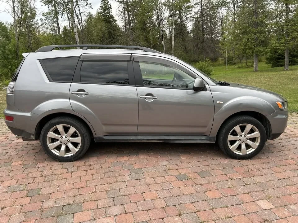 2013 Mitsubishi Outlander - Image 3 of 10
