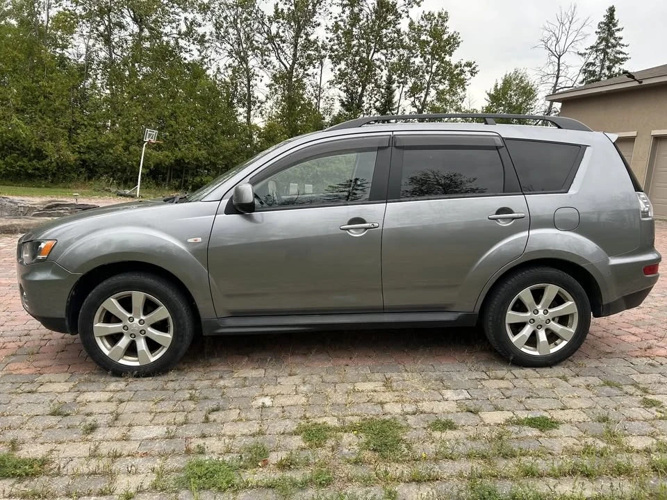 2013 Mitsubishi Outlander - Image 4 of 11
