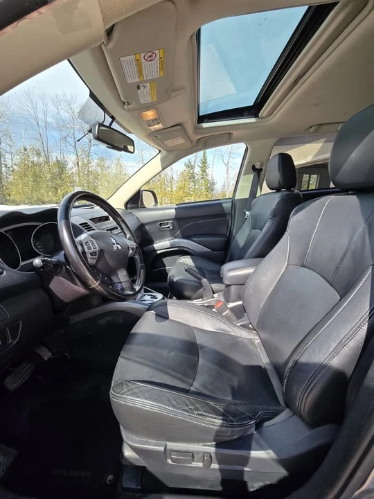 2013 Mitsubishi Outlander - Image 6 of 11