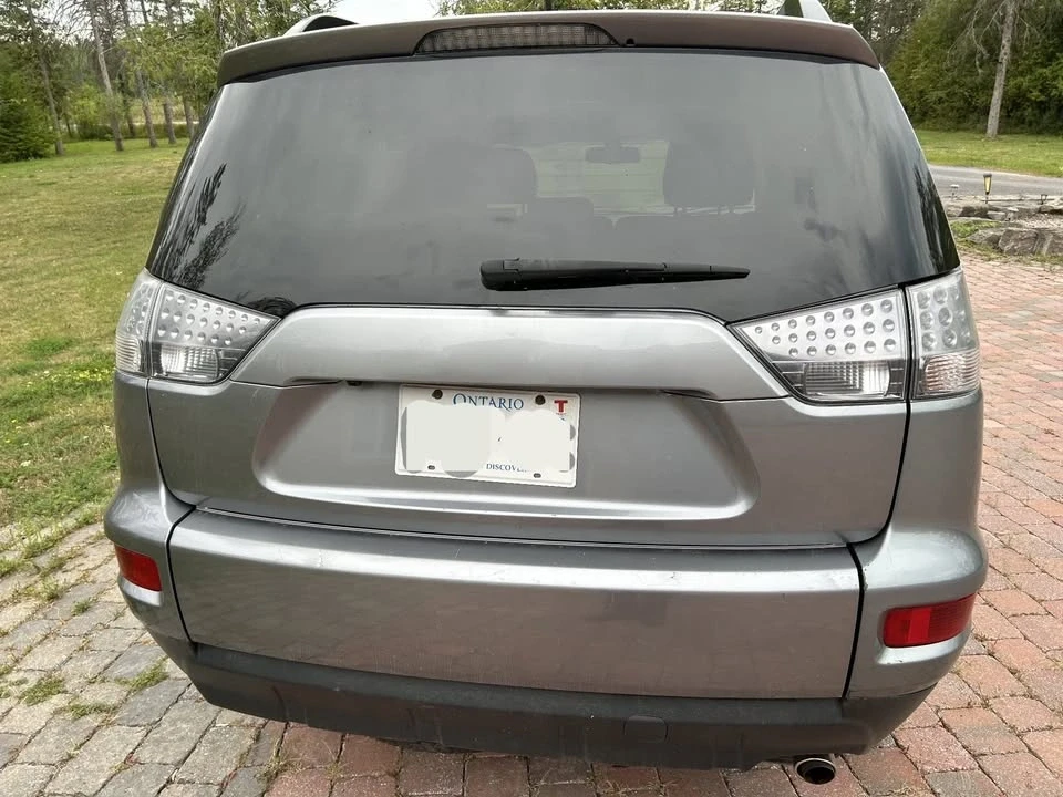 2013 Mitsubishi Outlander - Image 2 of 11