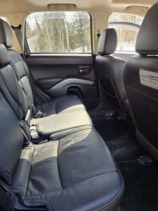 2013 Mitsubishi Outlander - Image 10 of 11