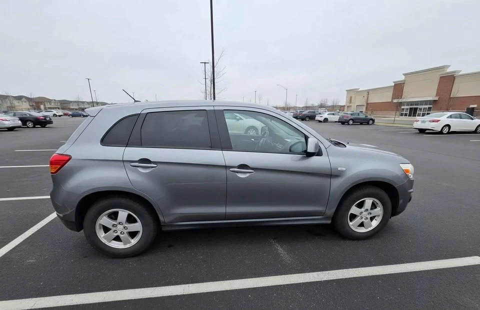 2013 Mitsubishi Outlander - Image 8 of 13