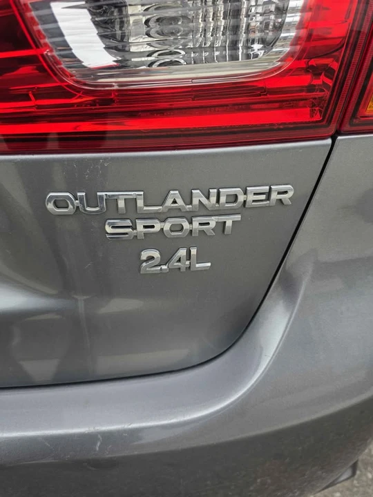 2013 Mitsubishi Outlander - Image 2 of 13