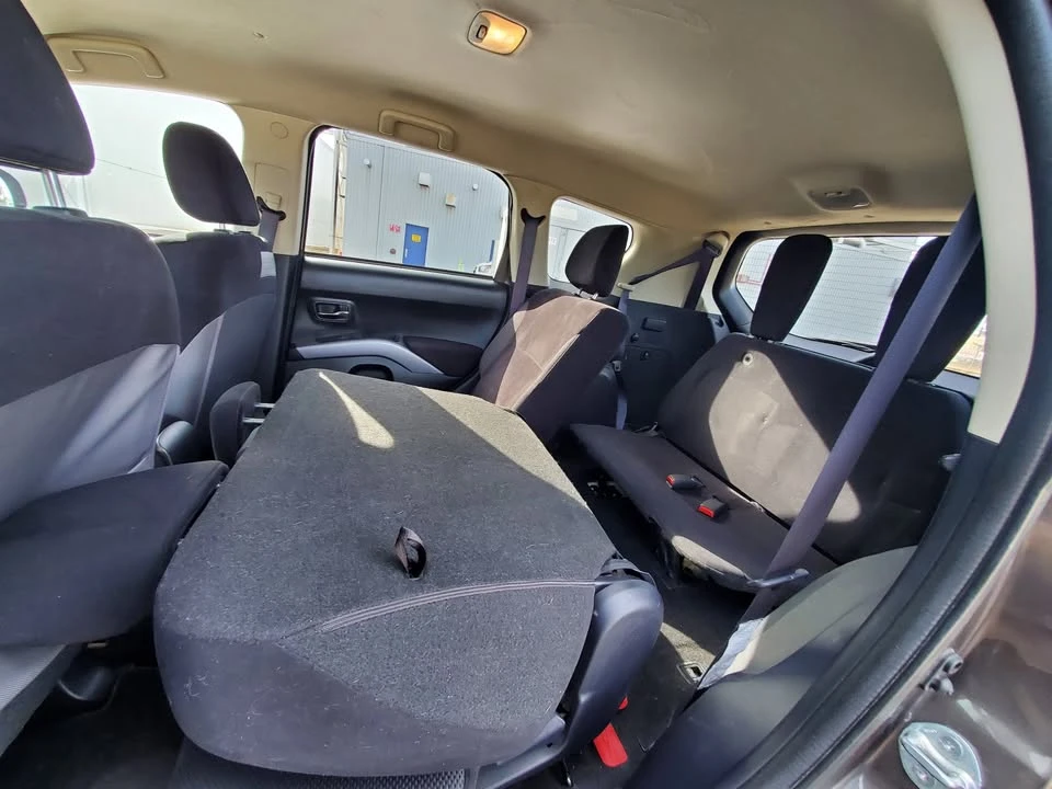 2013 Mitsubishi Outlander - Image 12 of 18