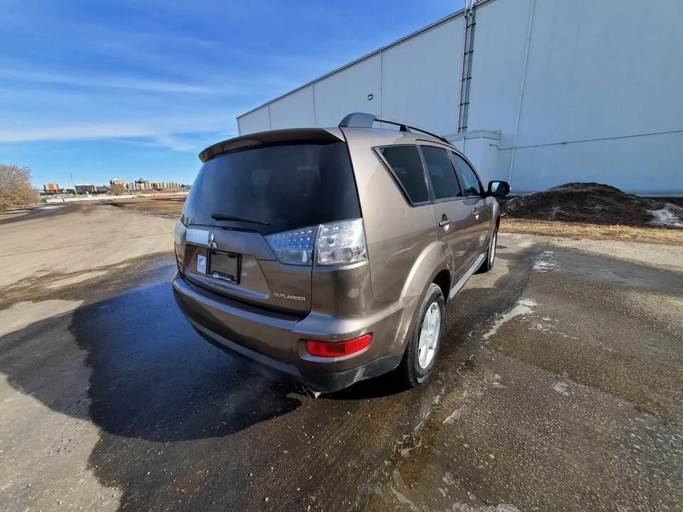 2013 Mitsubishi Outlander - Image 8 of 18