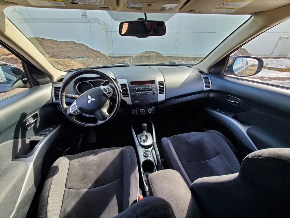 2013 Mitsubishi Outlander - Image 10 of 18
