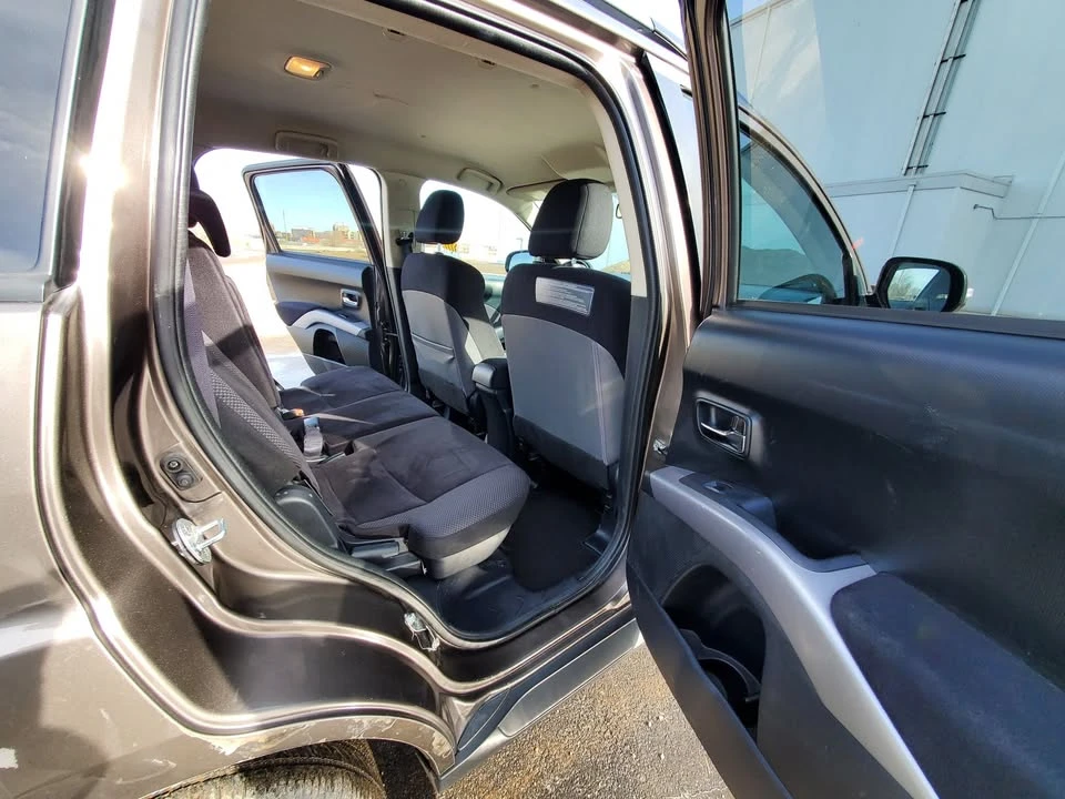 2013 Mitsubishi Outlander - Image 14 of 18