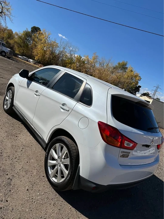 2013 Mitsubishi Outlander - Image 2 of 10