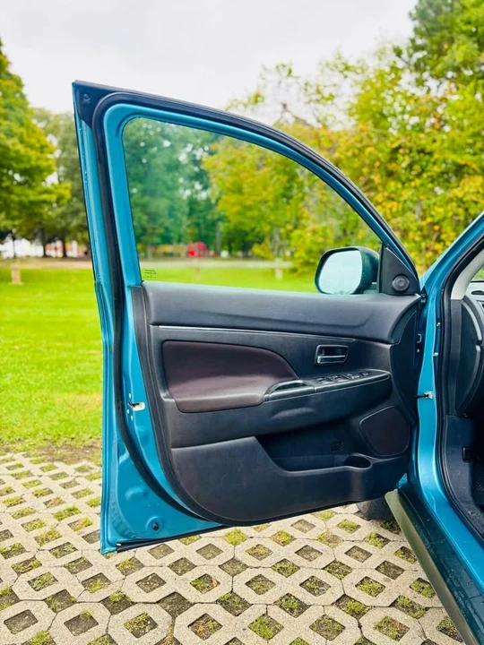 2013 Mitsubishi Outlander - Image 7 of 18