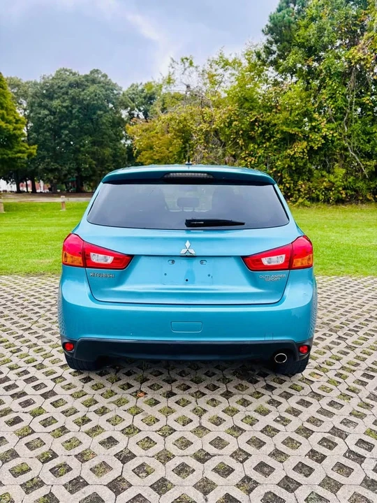 2013 Mitsubishi Outlander - Image 15 of 18