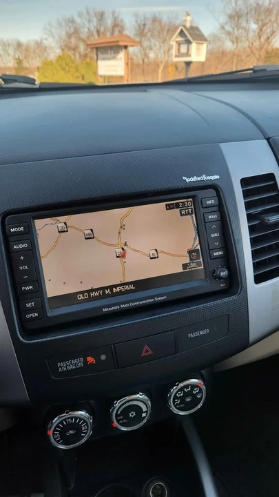 2013 Mitsubishi Outlander - Image 14 of 15