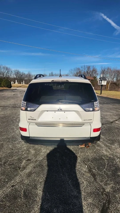 2013 Mitsubishi Outlander - Image 4 of 15