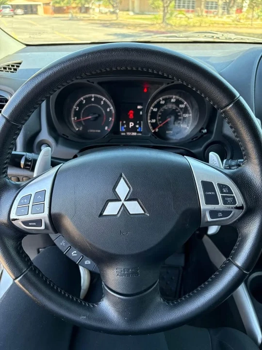 2013 Mitsubishi Outlander - Image 6 of 8