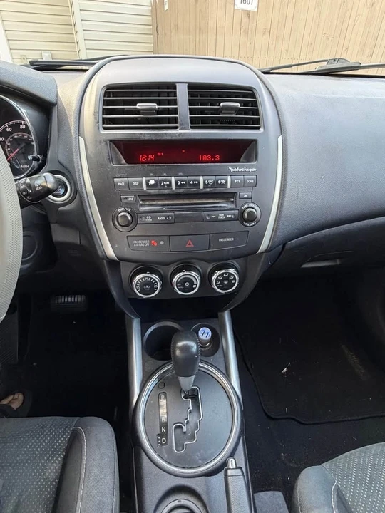 2013 Mitsubishi Outlander - Image 8 of 11
