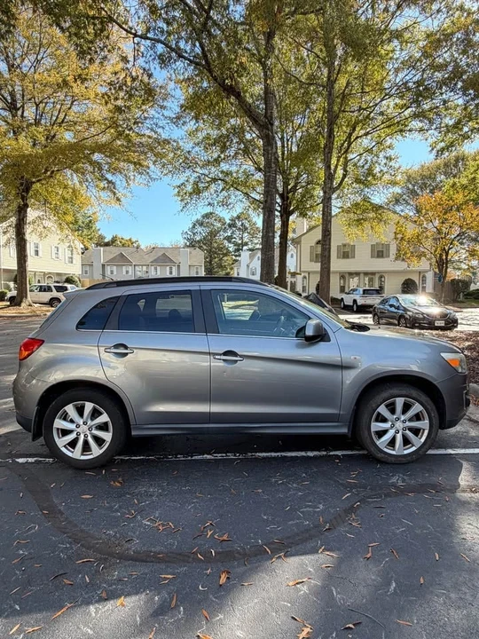 2013 Mitsubishi Outlander - Image 3 of 11