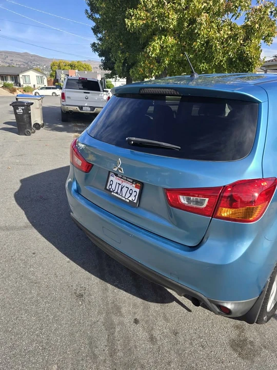 2013 Mitsubishi Outlander - Image 4 of 11