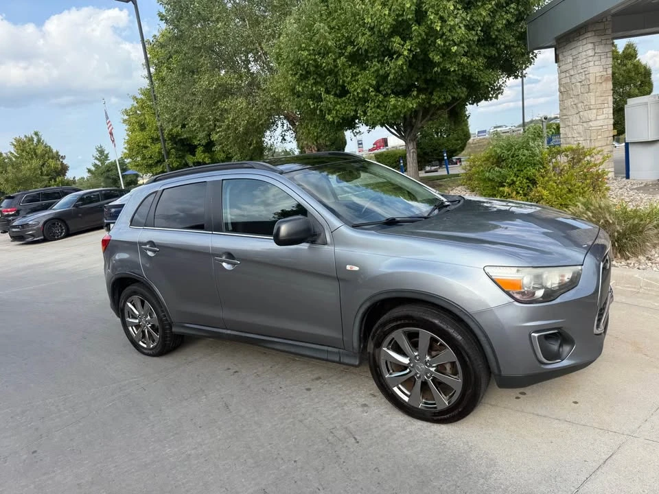 2013 Mitsubishi Outlander - Image 3 of 17