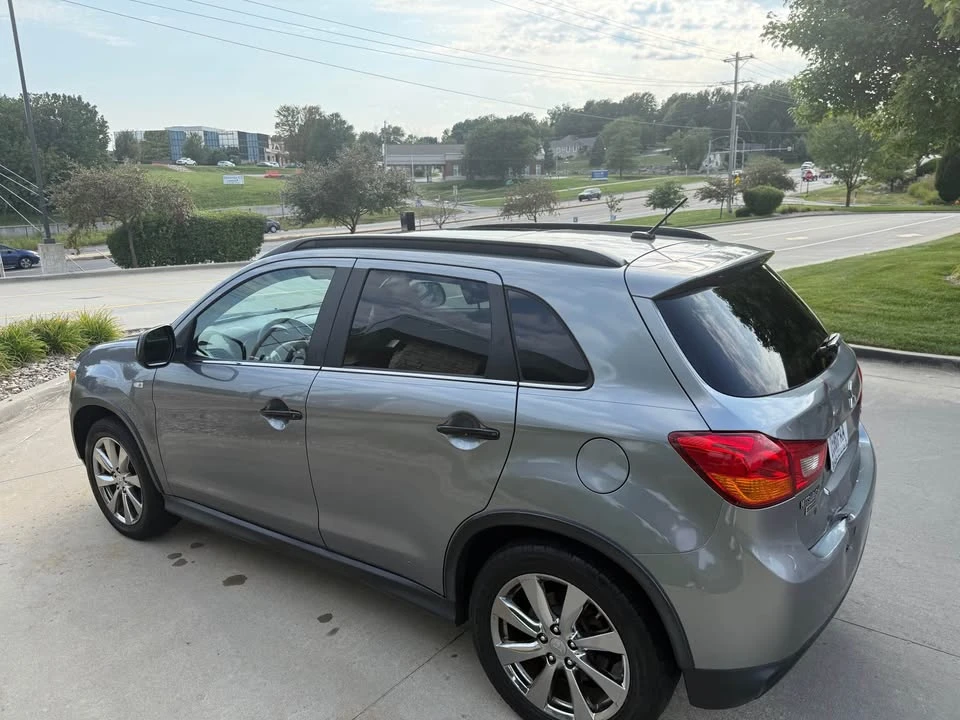 2013 Mitsubishi Outlander - Image 13 of 17