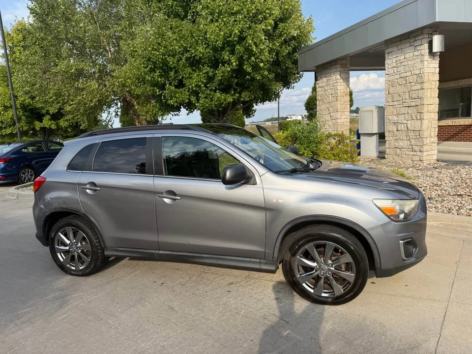 2013 Mitsubishi Outlander - Image 9 of 17