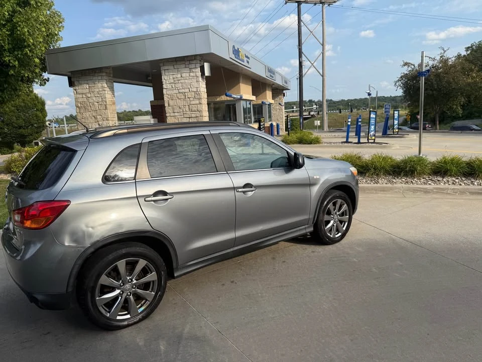 2013 Mitsubishi Outlander - Image 10 of 17