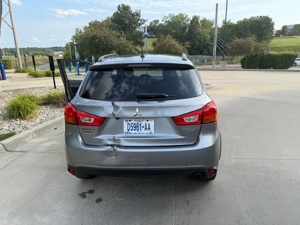 2013 Mitsubishi Outlander - Image 7 of 17