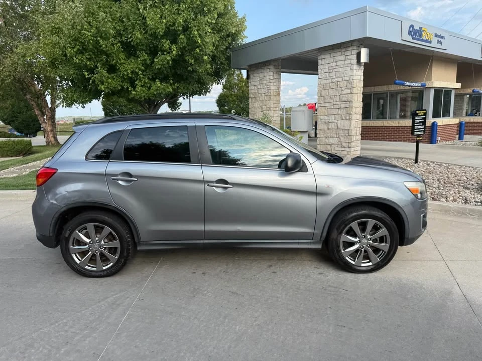 2013 Mitsubishi Outlander - Image 16 of 17