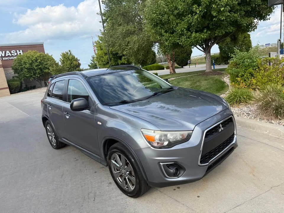 2013 Mitsubishi Outlander - Image 6 of 17