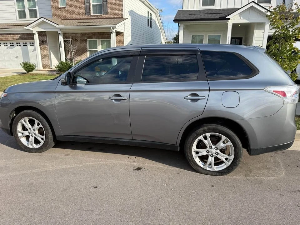 2013 Mitsubishi Outlander - Image 3 of 9