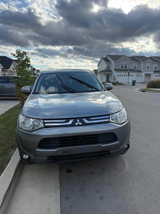 2013 Mitsubishi Outlander - Image 4 of 9