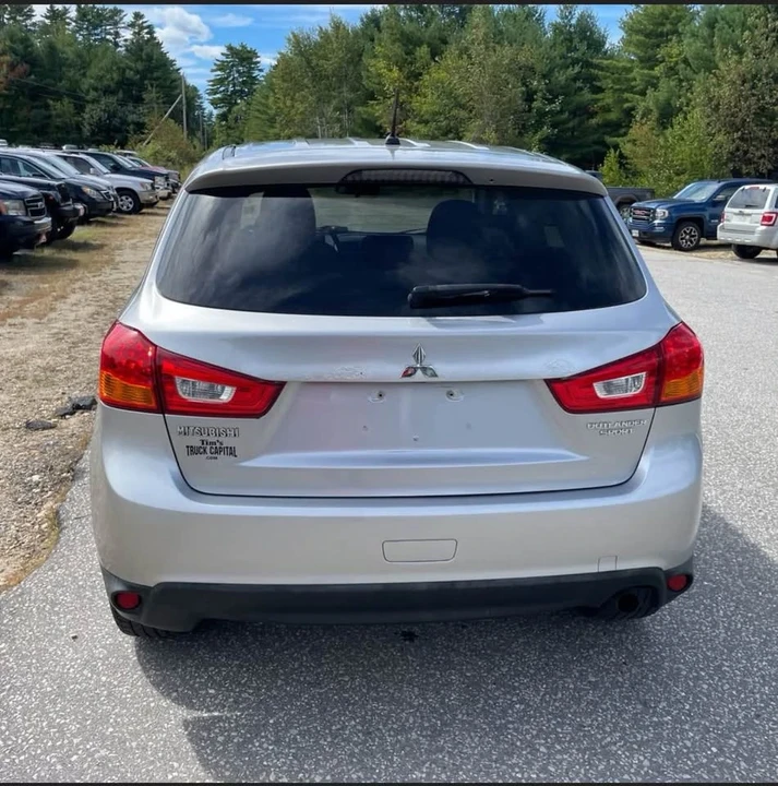 2013 Mitsubishi Outlander - Image 9 of 20