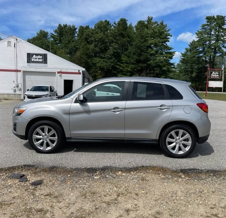 2013 Mitsubishi Outlander - Image 12 of 20